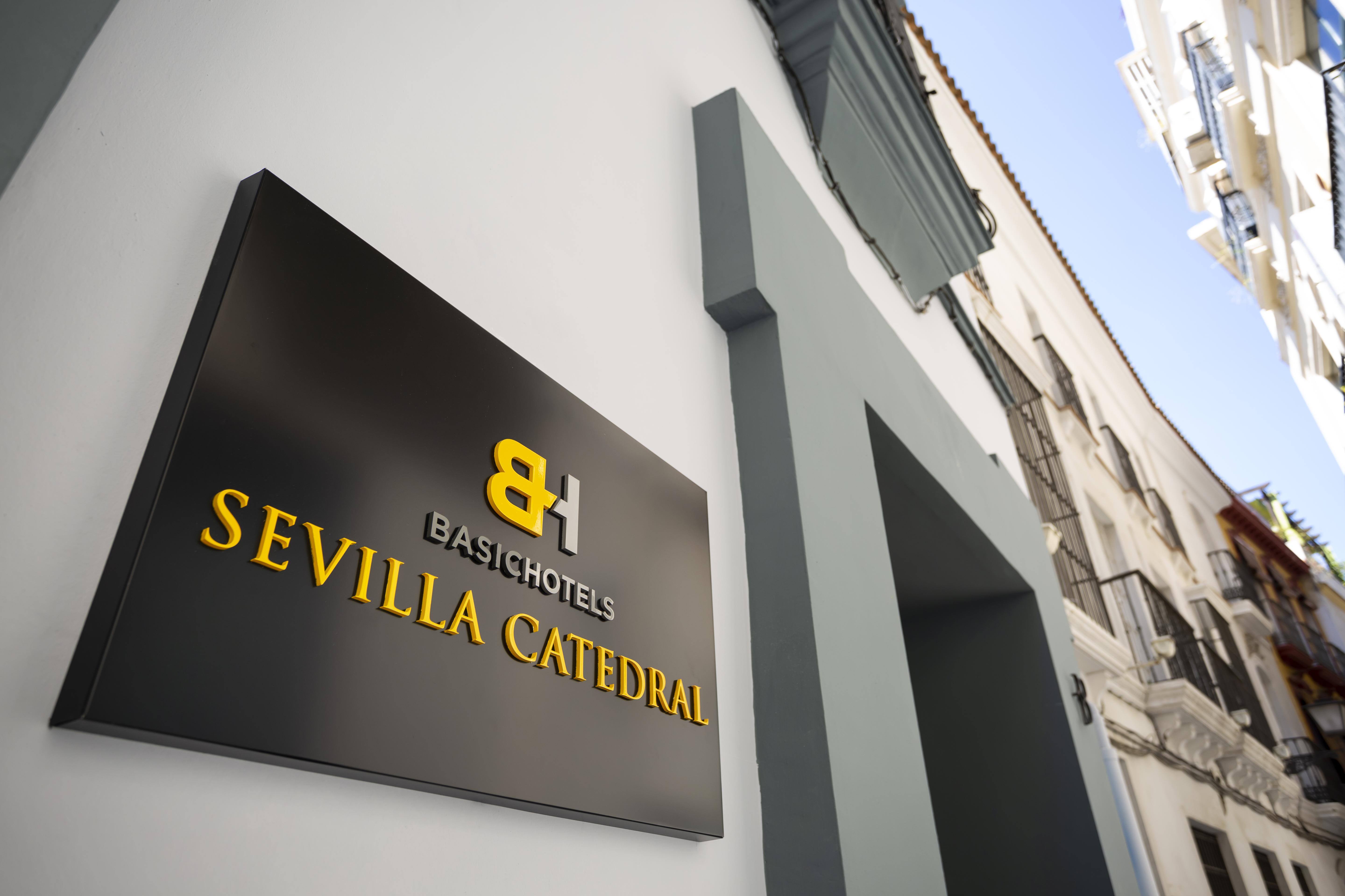 Basic Hotel Sevilla Catedral Luaran gambar