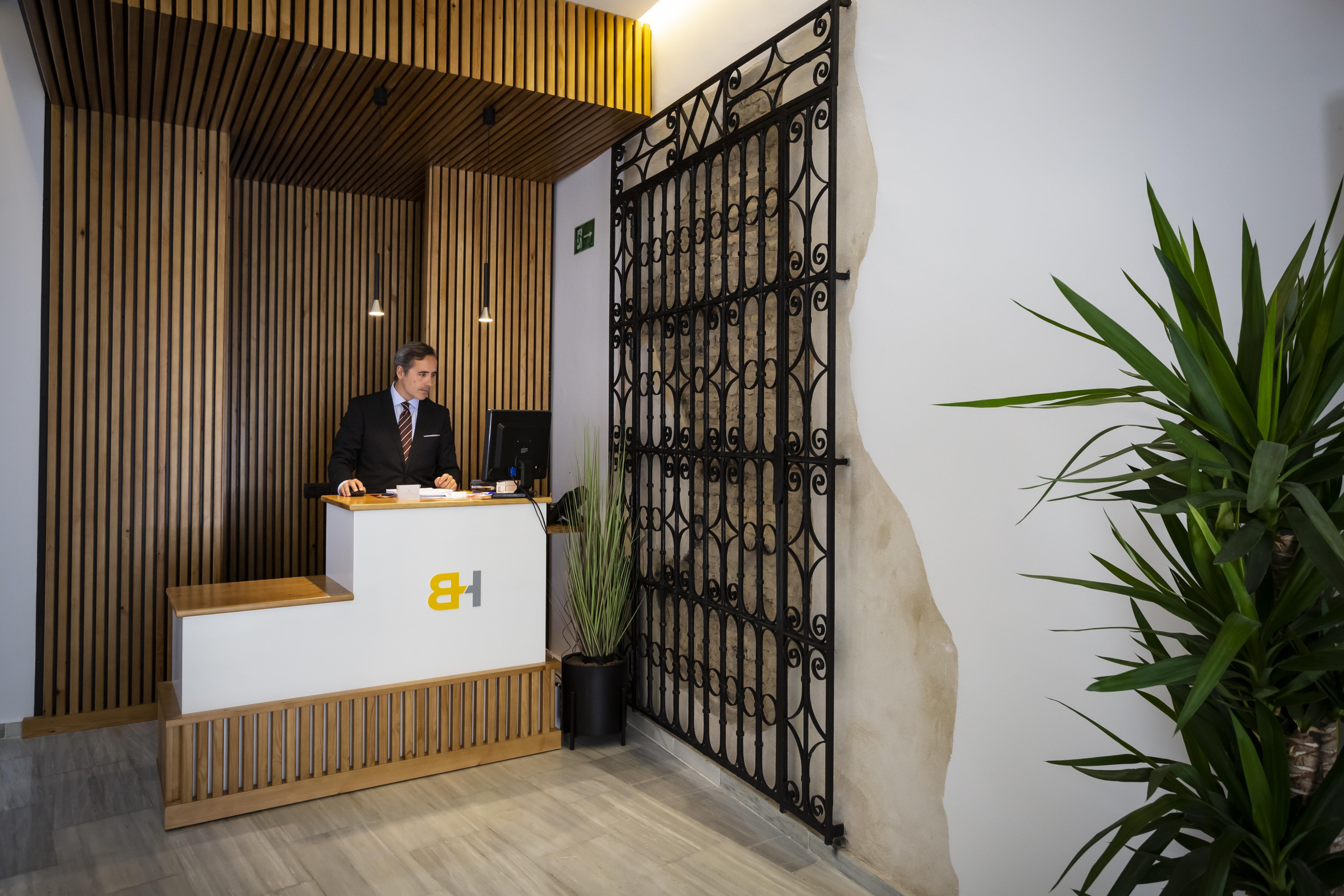 Basic Hotel Sevilla Catedral Luaran gambar