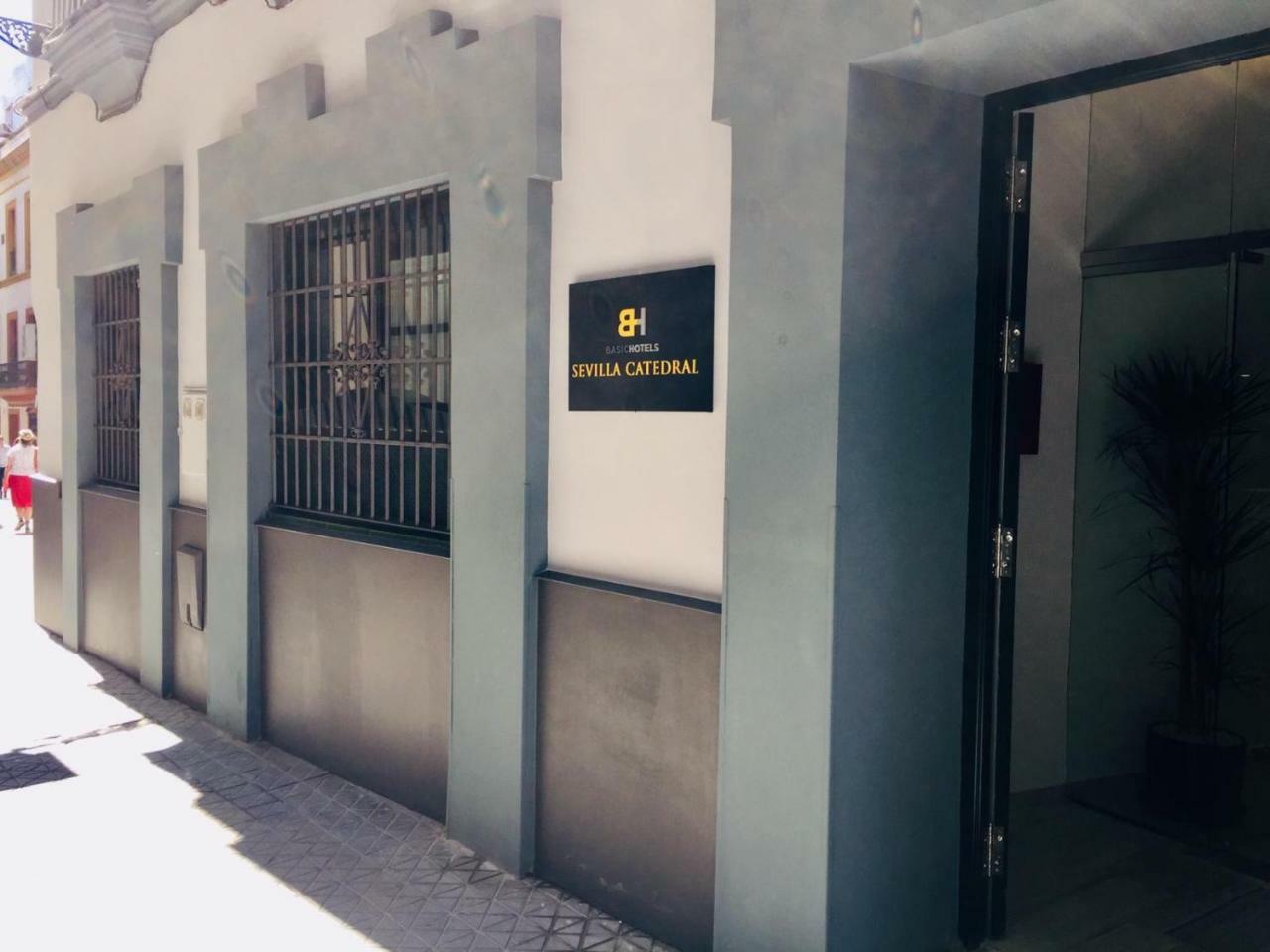 Basic Hotel Sevilla Catedral Luaran gambar