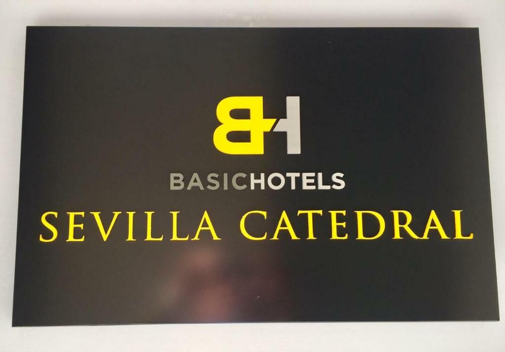 Basic Hotel Sevilla Catedral Luaran gambar