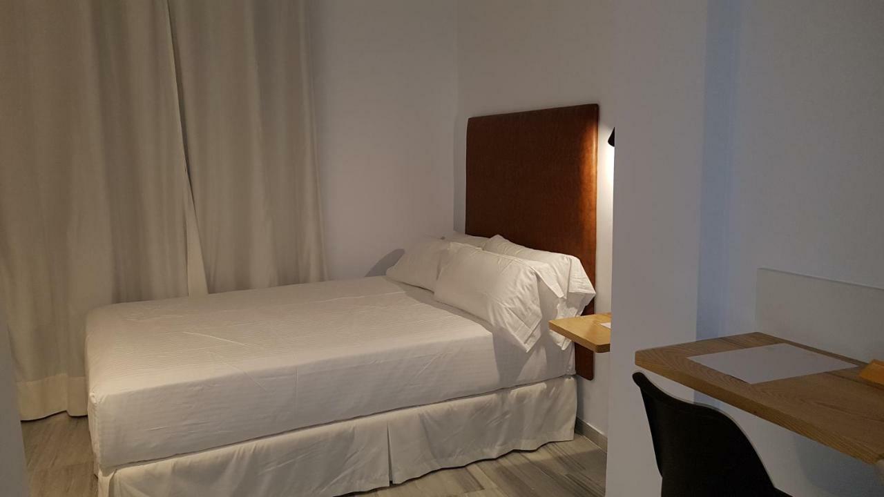 Basic Hotel Sevilla Catedral Luaran gambar