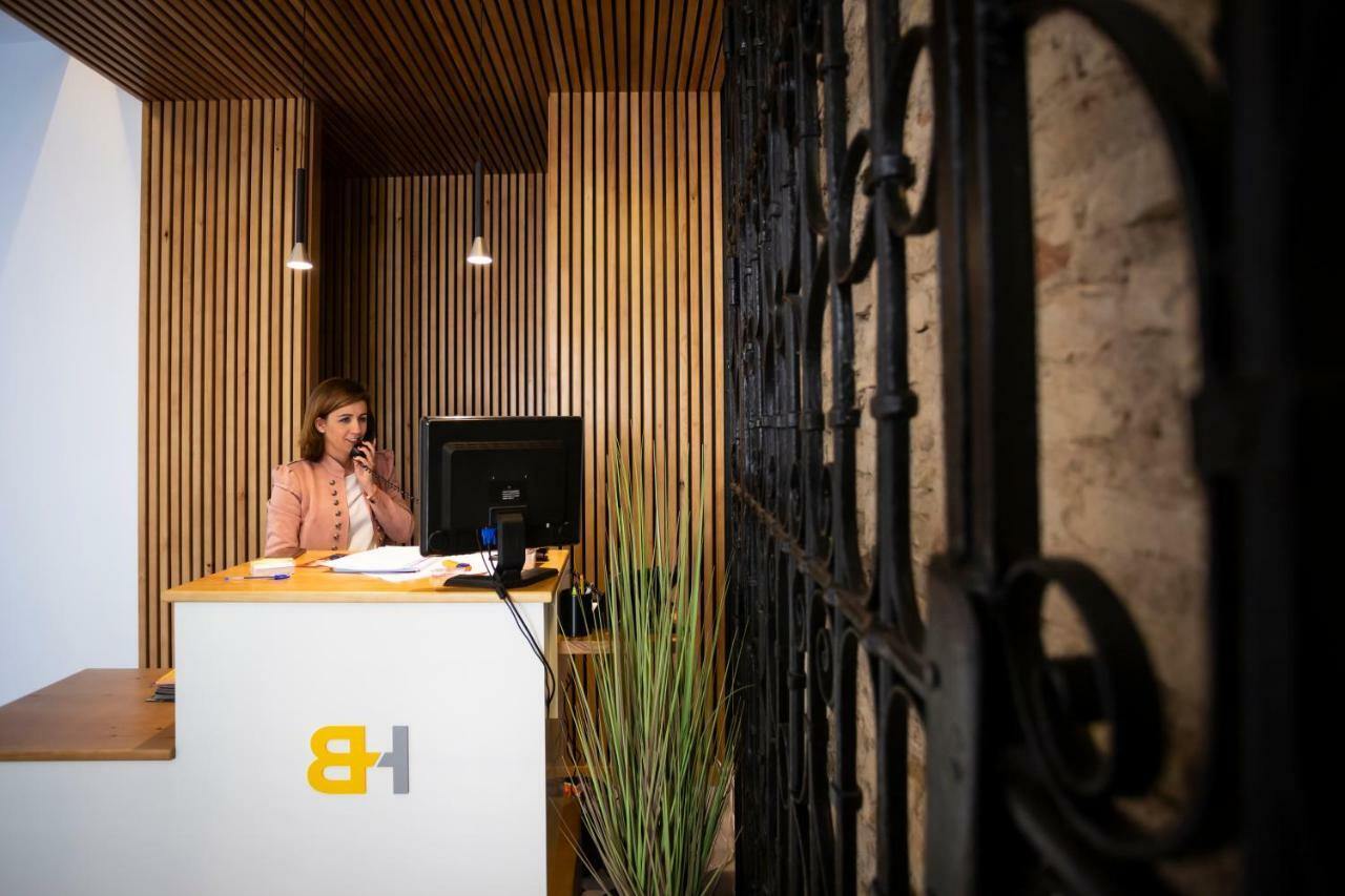 Basic Hotel Sevilla Catedral Luaran gambar
